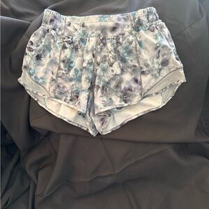 Lululemon Hottie Hot shorts sz 6